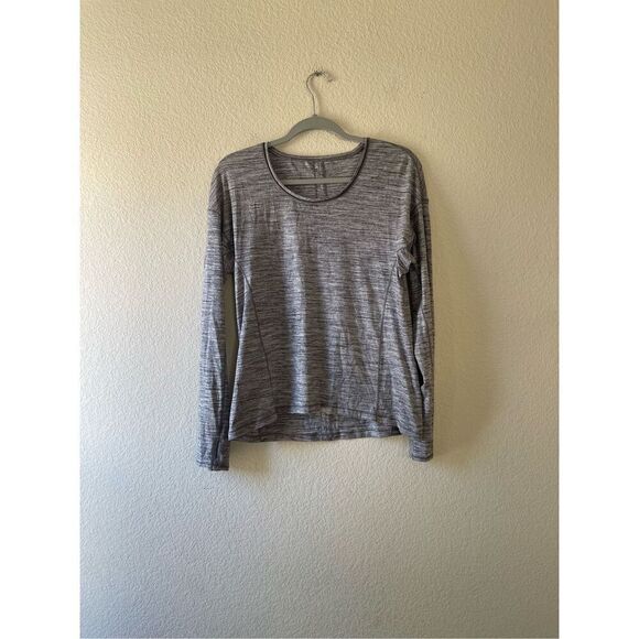 Lululemon Gray Heathered Long Sleeve shirt w/ Thumbholes‎ size 8 - Picture 1 of 5